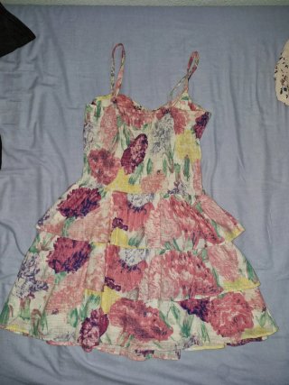 Vestido estampado con volantes