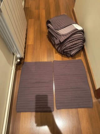 Colcha IKEA Morada con funda de 2 cojines