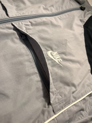 Chaqueta cortavientos Nike vintage gris
