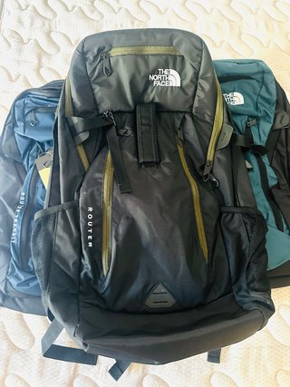 Mochila The North Face Negra y Verde