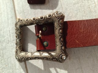 Cinturón Piel y Metal con Piedras