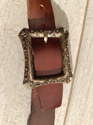 Cinturón Piel y Metal con Piedras