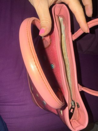 Bolso rosa con adornos de colores