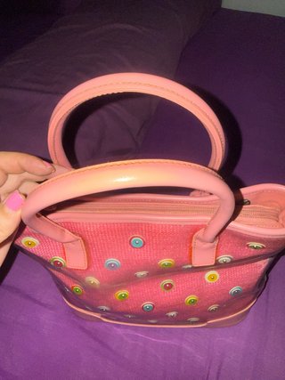 Bolso rosa con adornos de colores