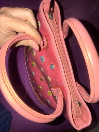 Bolso rosa con adornos de colores