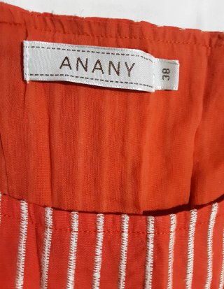 Vestido Anany sin mangas bordado M forro muy nuevo