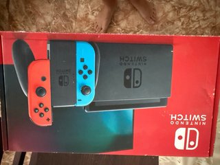 Nintendo Switch Azul/Rojo con caja