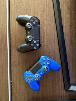 PS4 (PlayStation 4) + 2 Mandos