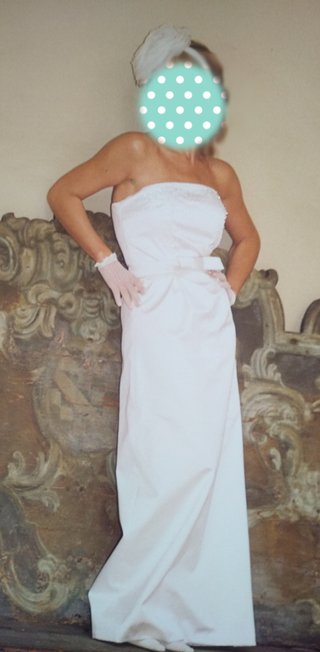Magnifico abito da sposa con corsetto decorato