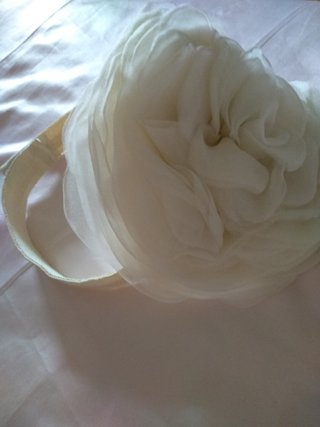 Magnifico abito da sposa con corsetto decorato