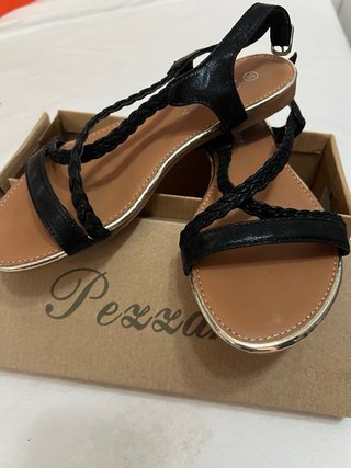 Sandalias Pezzano Negras y Doradas