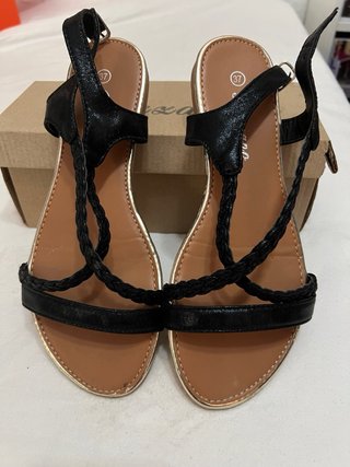 Sandalias Pezzano Negras y Doradas
