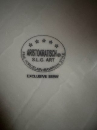 Vajilla de porcelana con detalles dorados 12pax