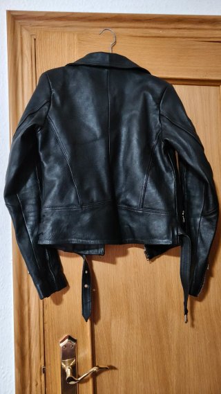Chaqueta de cuero 100% negra Creaciones Grecia