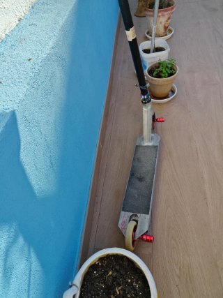 Patinete scooter de skate negro