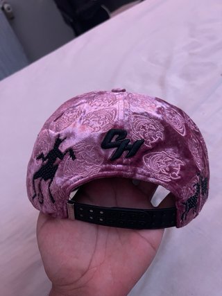 Gorra Morada con Diseño de Demonio