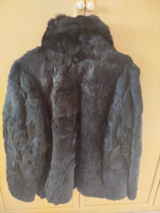 Abrigo de piel de conejo negro
