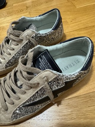 Zapatillas con brillo plateado
