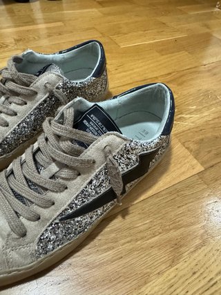 Zapatillas con brillo plateado