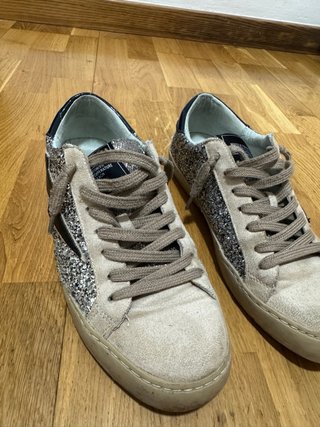 Zapatillas con brillo plateado