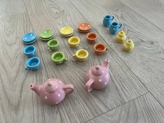 Juego de té miniatura de cerámica