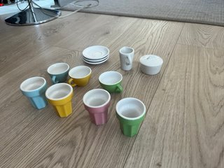 Juego de té miniatura de cerámica