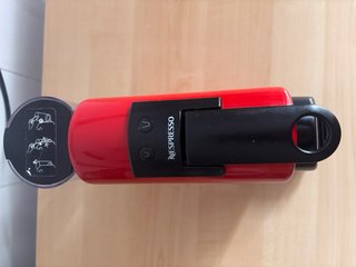 Cafetera Nespresso Essenza Mini Roja