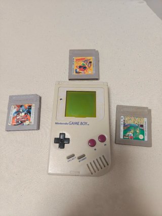 Nintendo Game Boy + 3 Juegos