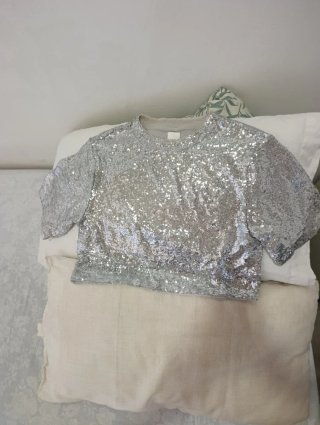 Camiseta corta lentejuelas plateadas