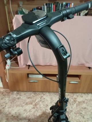 Patín Eléctrico Negro y Rojo Segway
