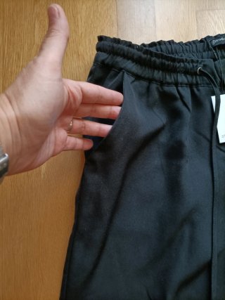 Pantalón ancho Stradivarius negro