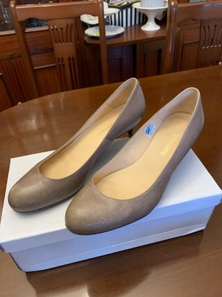 Zapatos de tacón Gloria Ortiz beige/gris