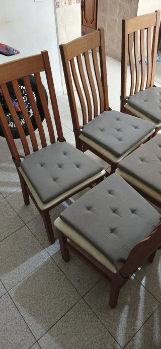 Sillas de madera con tapizado ignífugo