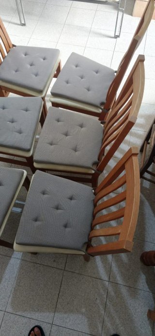 Sillas de madera con tapizado ignífugo