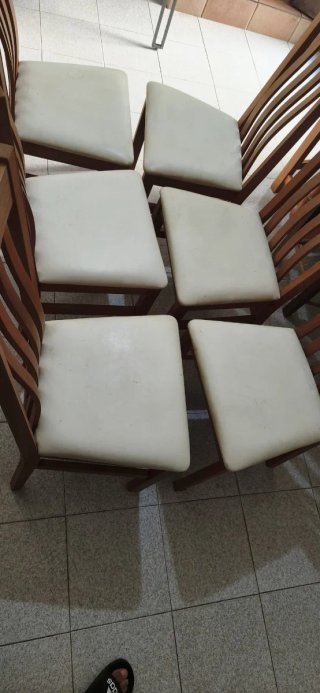Sillas de madera con tapizado ignífugo