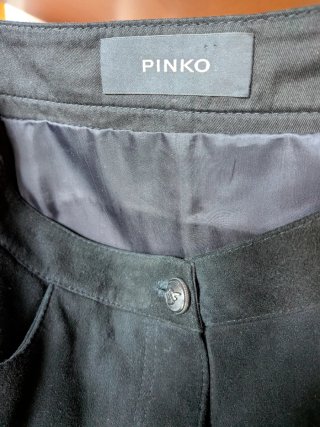 Falda ante Pinko negra con flecos