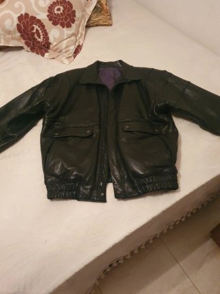 Cazadora de cuero negra talla 50