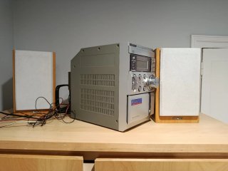 Equipo de música Kenwood con altavoces