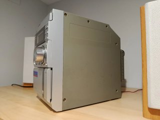 Equipo de música Kenwood con altavoces