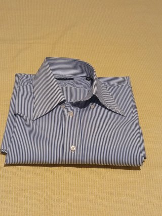 Camicia a righe azzurra e bianca, maniche lunghe