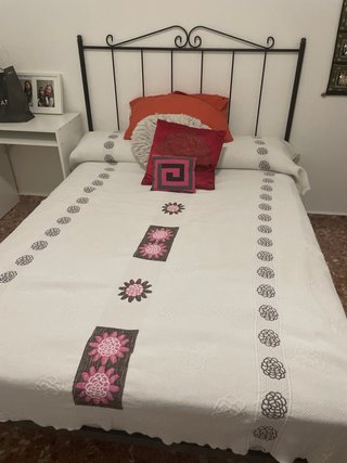 Cama y armario