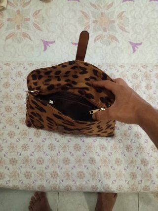 Bolso con estampado leopardo marrón