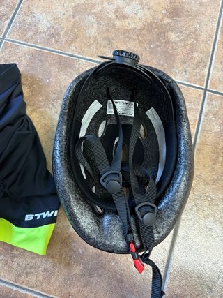 Casco bici verde + culotte ciclismo negro niños