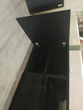 Mueble TV negro salón madera