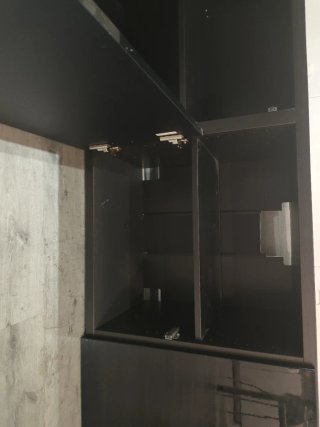 Mueble TV negro salón madera