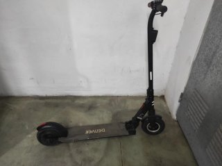 Patinete eléctrico Denver con cargador batería mal