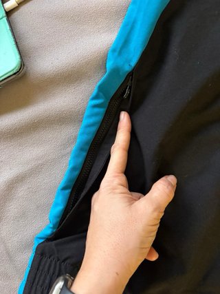 Sudadera Adidas Negra y Azul Retro, talla M