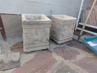 4 Maceteros de piedra tallada (4 unidades)