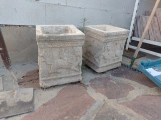 4 Maceteros de piedra tallada (4 unidades)