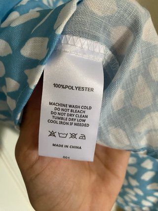 Camisa azul sin estrenar con estampado blanco